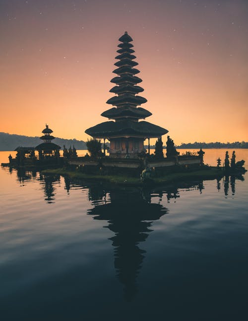 MUSINGS WITH A SOCIAL/POLITICAL THEME - musings by Bhikkhu Moneyya