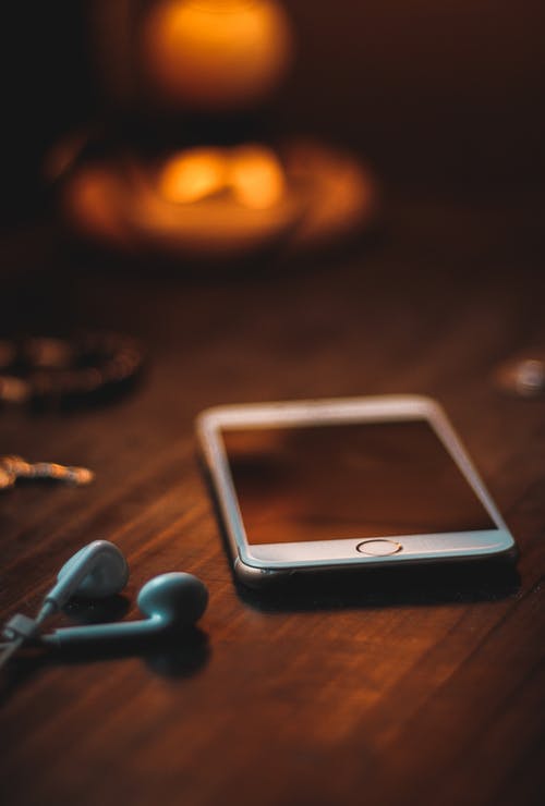 POEMS WITH A SOCIAL/POLITICAL THEME - poems by Bhikkhu Moneyya - Ode to My Smartphone